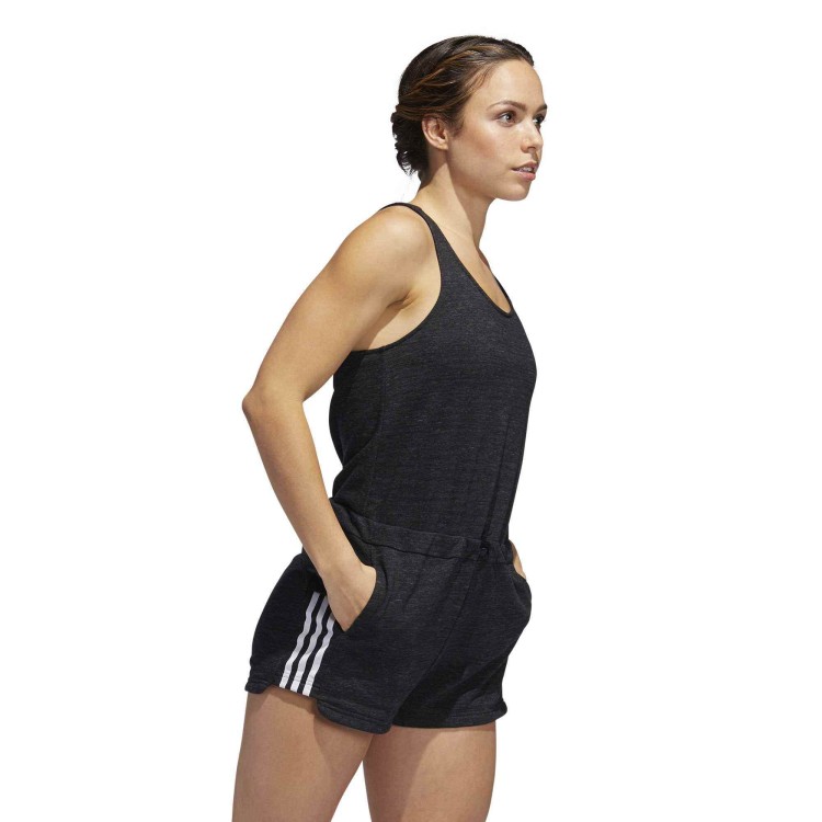 DT4405_APP_on-model_walking_white.jpg