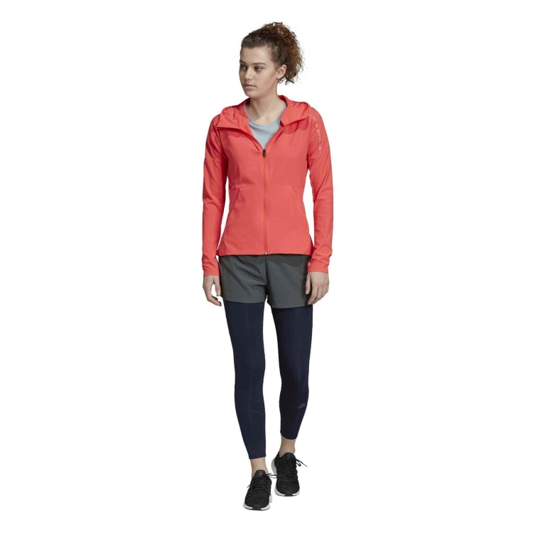 DU2638_APP_on-model_standard-outfit_white.jpg