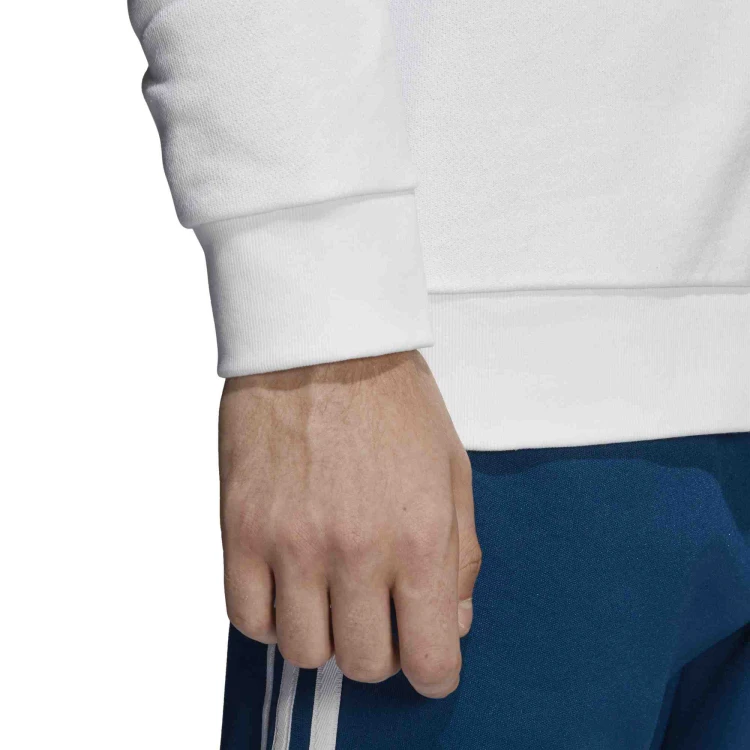 DV1544_APP_on-model_detail-2_white.jpg
