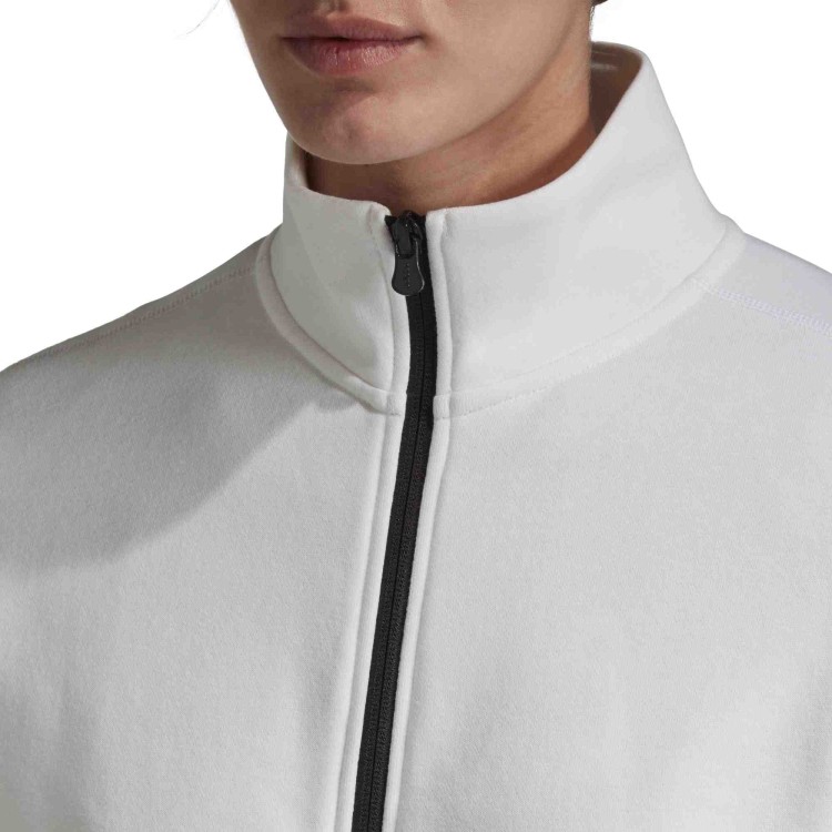 EI4617_APP_on-model_detail-1_white.jpg
