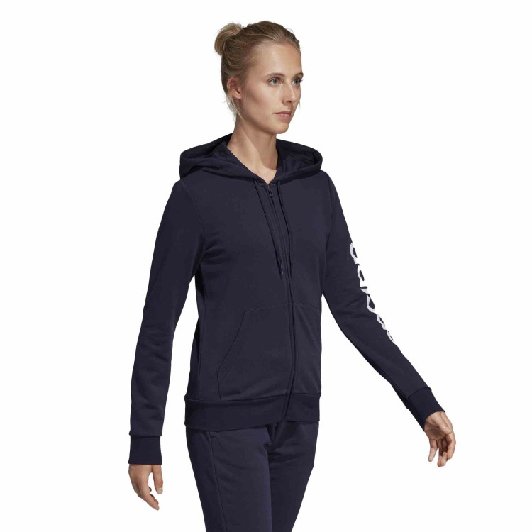 DU0648_APP_on-model_walking_white.jpg