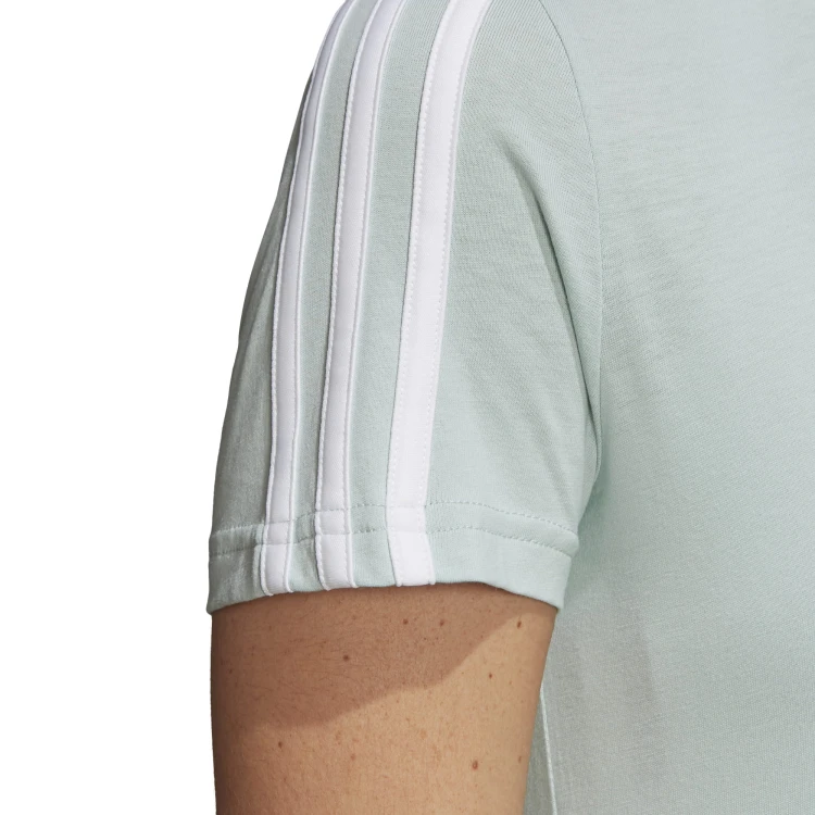 FM6429_APP_on-model_detail-2_white.jpg