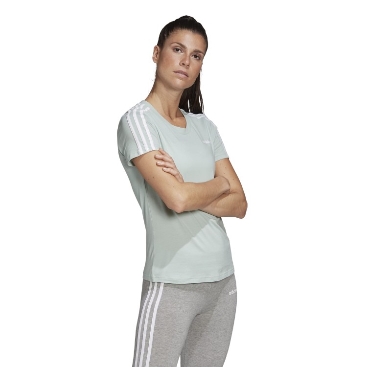 FM6429_APP_on-model_walking_white.jpg