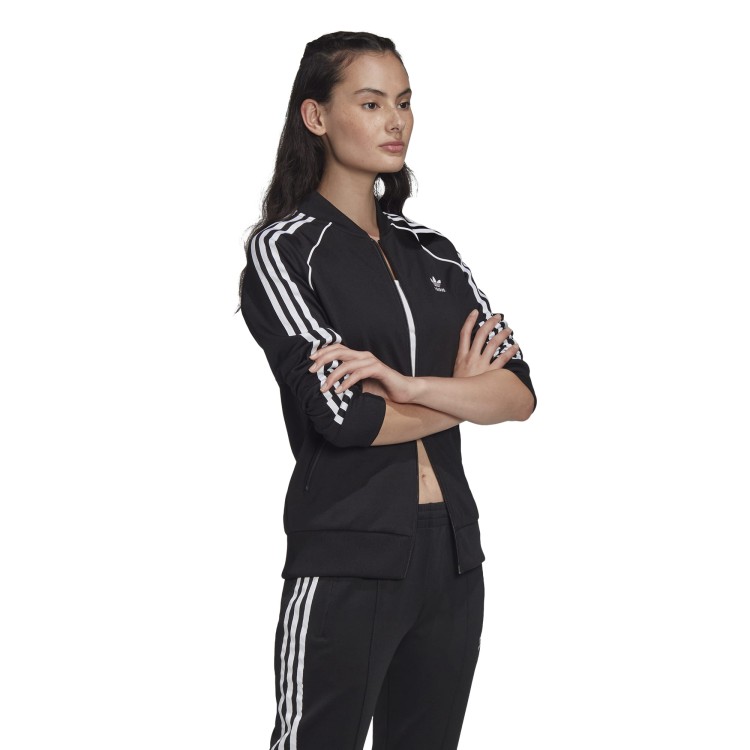FM3288_APP_on-model_walking_white.jpg