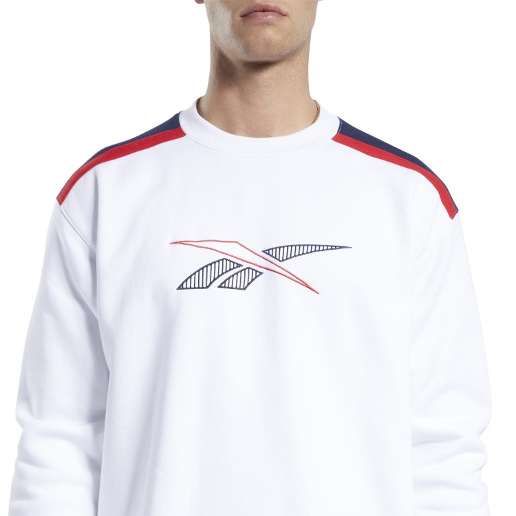 FT7280_APP_on-model_detail-1_white.jpg