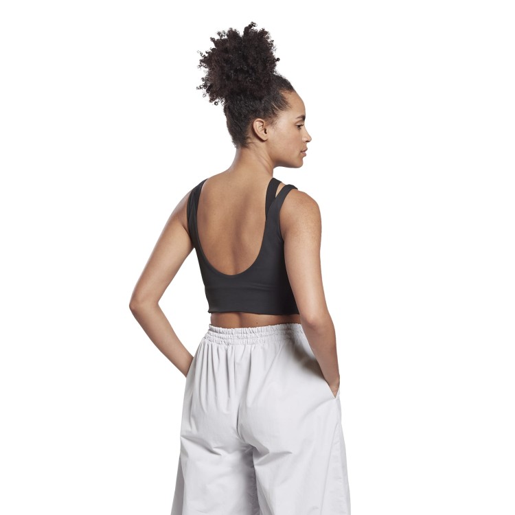 FU2470_APP_on-model_back_white.jpg