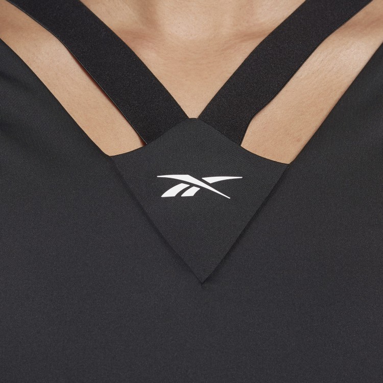 FU2470_APP_on-model_detail-2_white.jpg