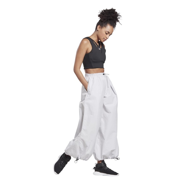 FU2470_APP_on-model_side_white.jpg