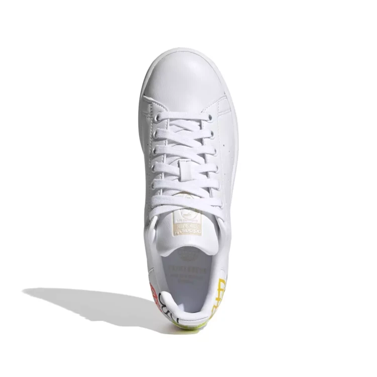 FX5679_3_FOOTWEAR_Photography_Top Portrait View_white.webp