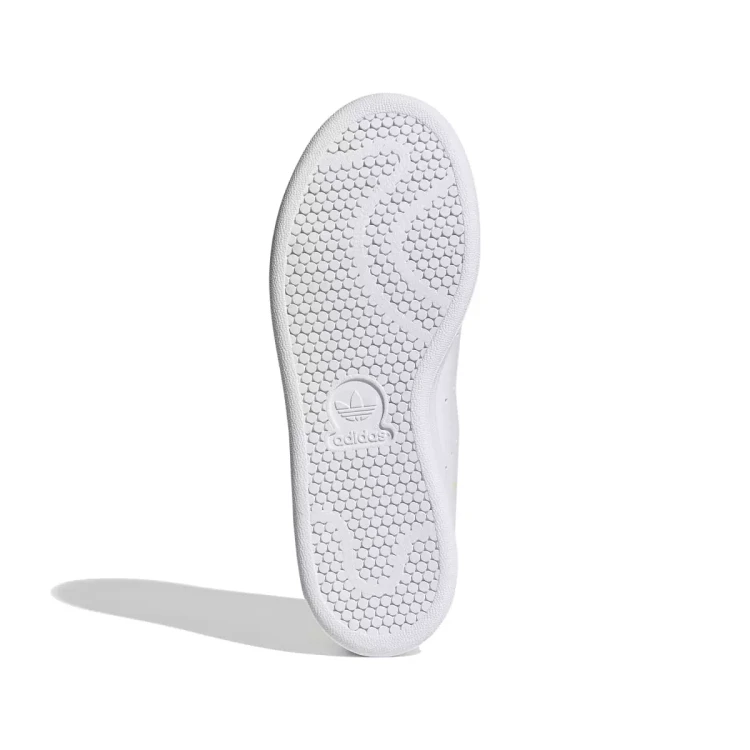 FX5679_4_FOOTWEAR_Photography_Bottom View_white.webp
