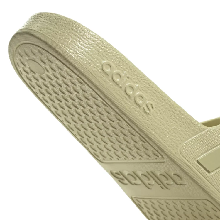 GZ5879_9_FOOTWEAR_Photography_Detail View 2_white.webp