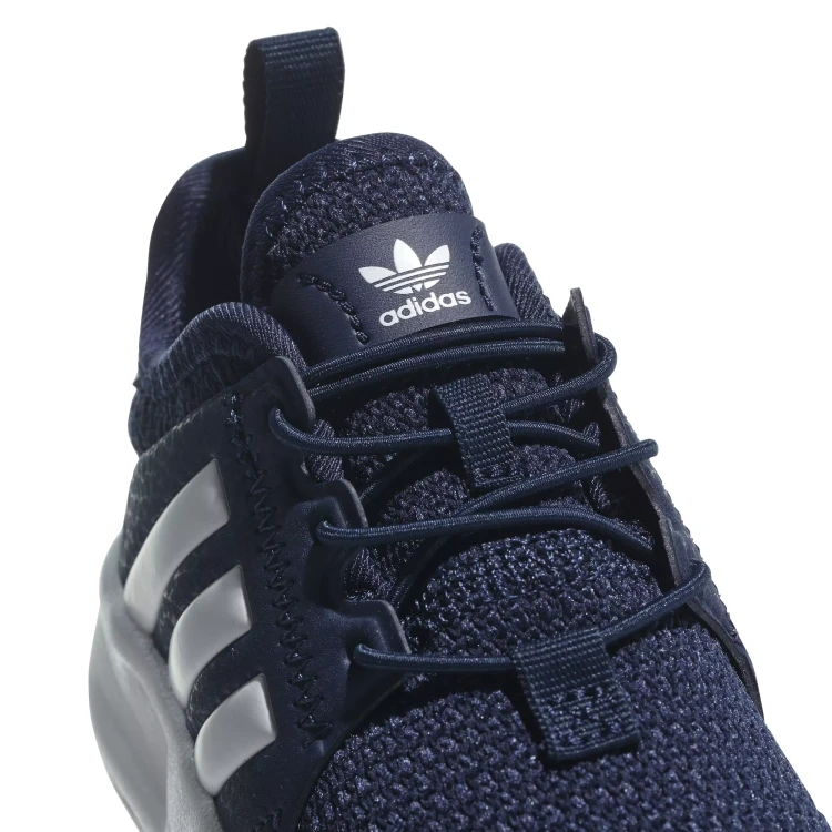 CQ3133_8_FOOTWEAR_Photography_Detail View 1_white.webp
